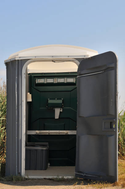 Best Portable restroom trailer rental  in Mills, WY